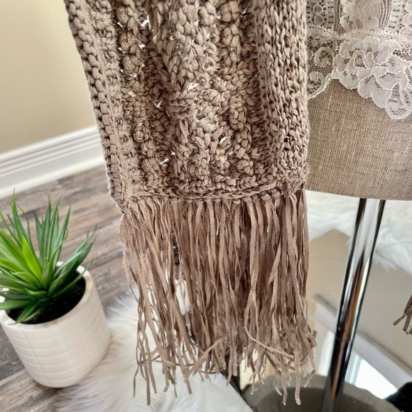 BCBGMaxAzria fringe cropped cardigan- vintage - Picture 9 of 9